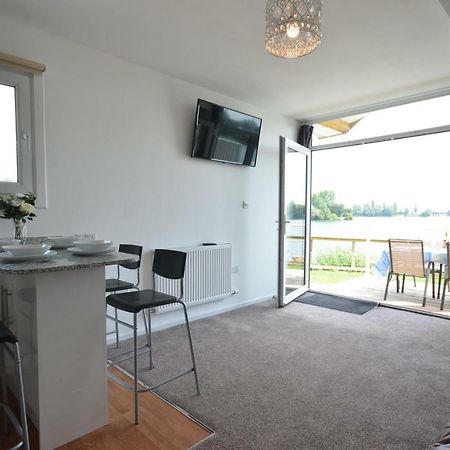 Premium Lake Lodges Chichester Eksteriør bilde