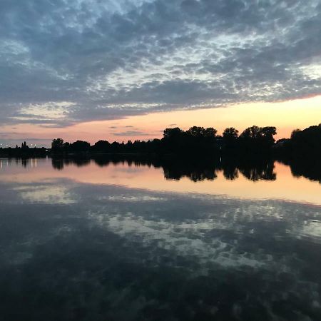 Premium Lake Lodges Chichester Eksteriør bilde